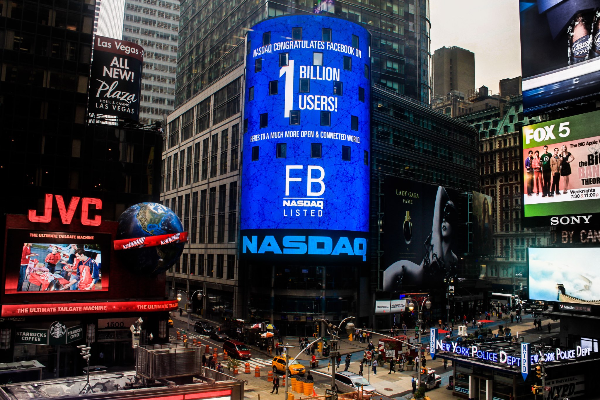 Facebook hits 1 billion users
