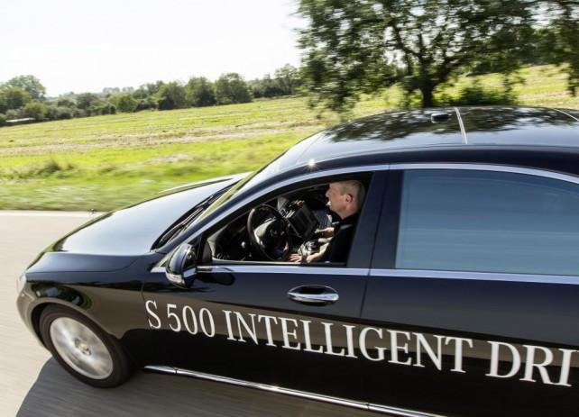 Mercedes-Benz-S-500-Intelligent-Drive-self-driving-car