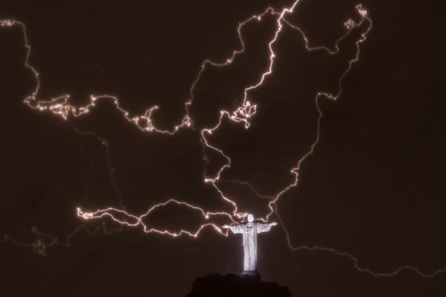 Christ The Redeemer Struck By Lightning